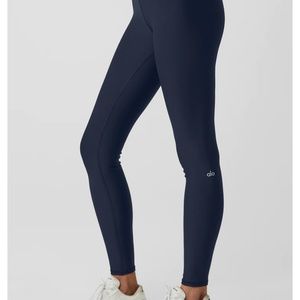 Alo Yoga 7/8 high waist airlift leggings in colour Core blue